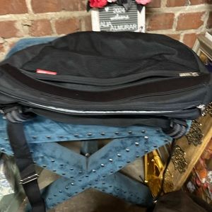 Skip + hop messenger bag
